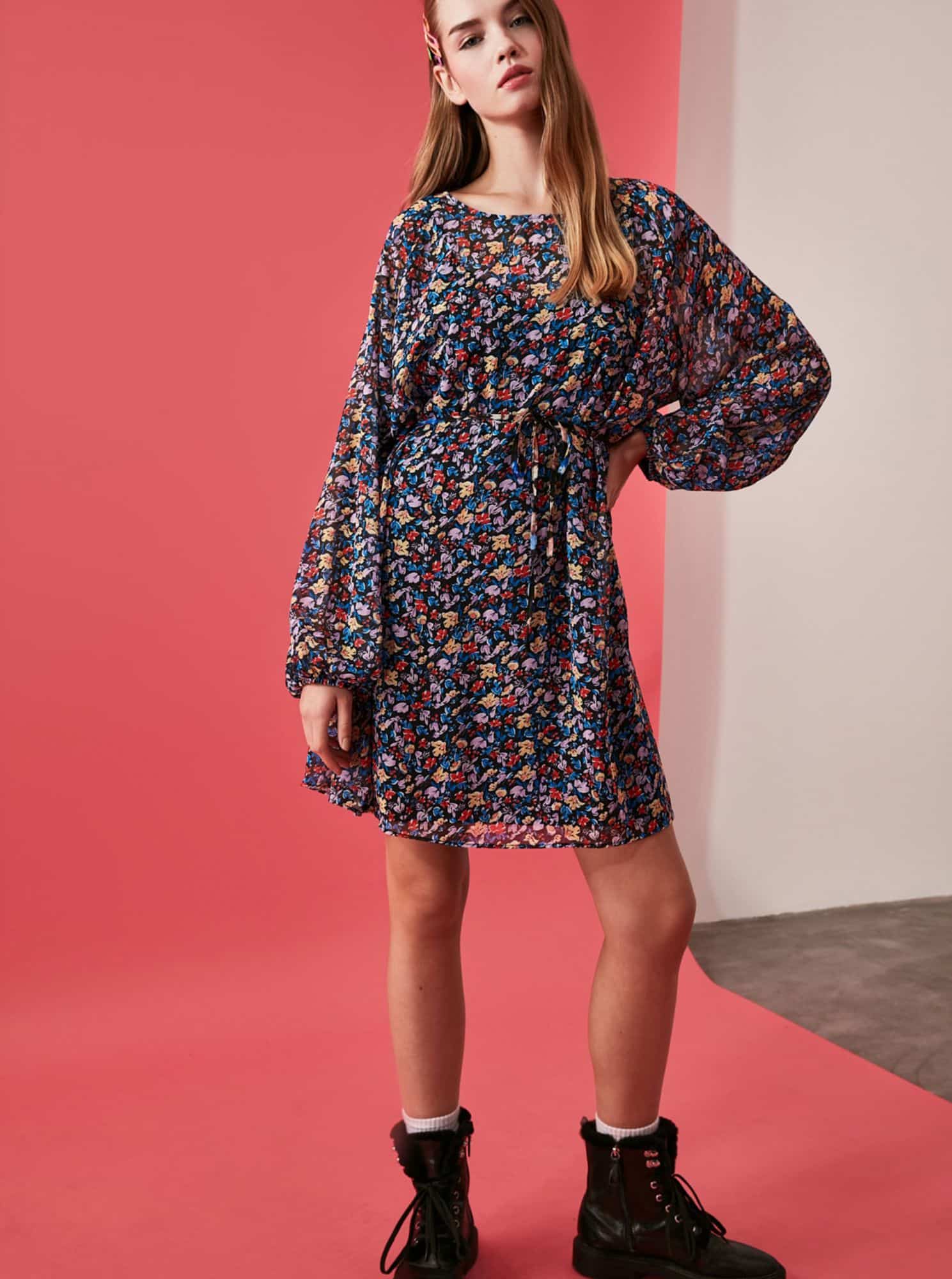 Modré květované šaty Trendyol