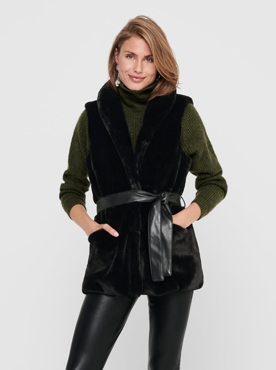 Černá vesta z umělého kožíšku ONLY