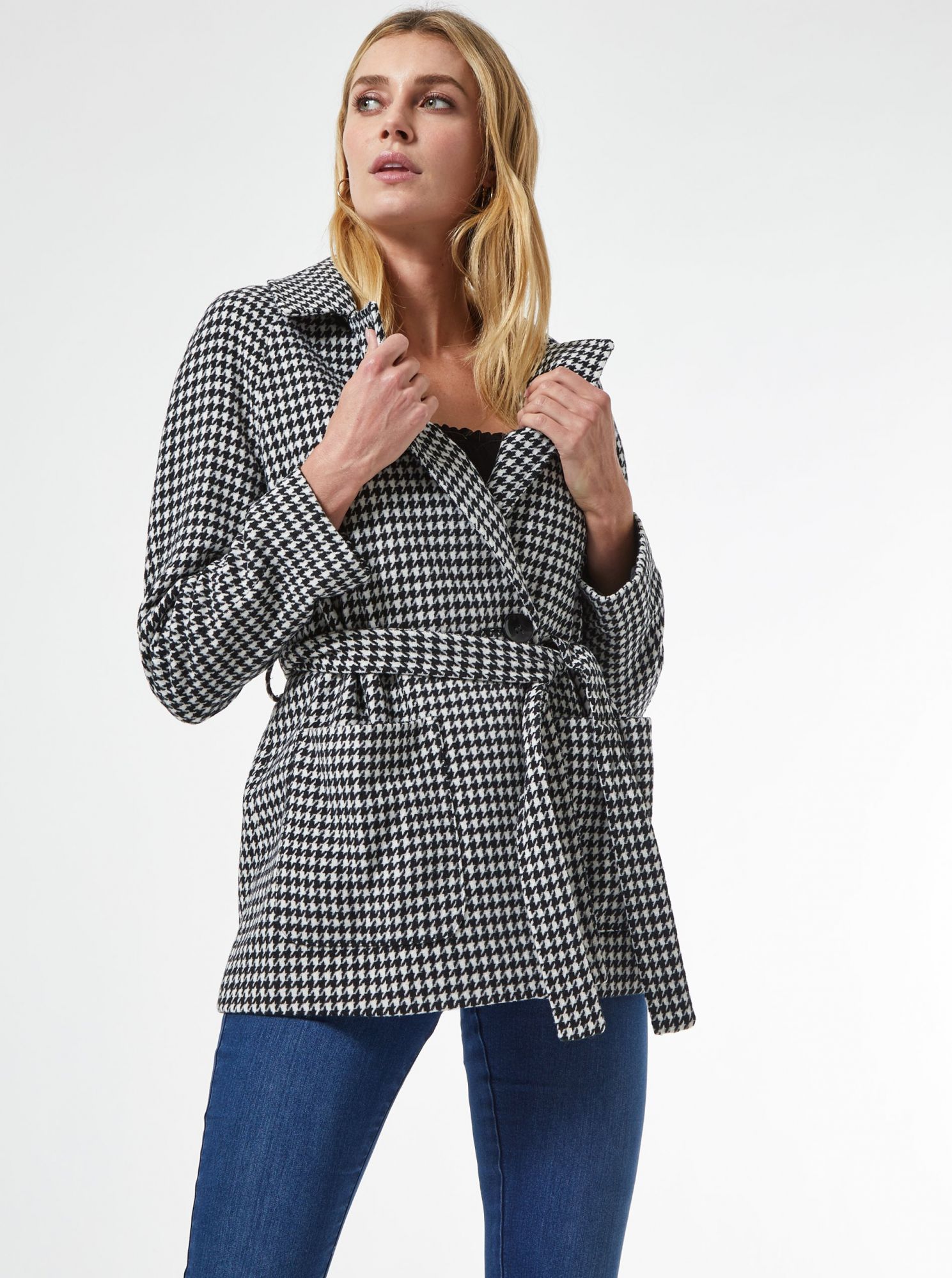 Bílo-černý vzorovaný krátký kabát Dorothy Perkins