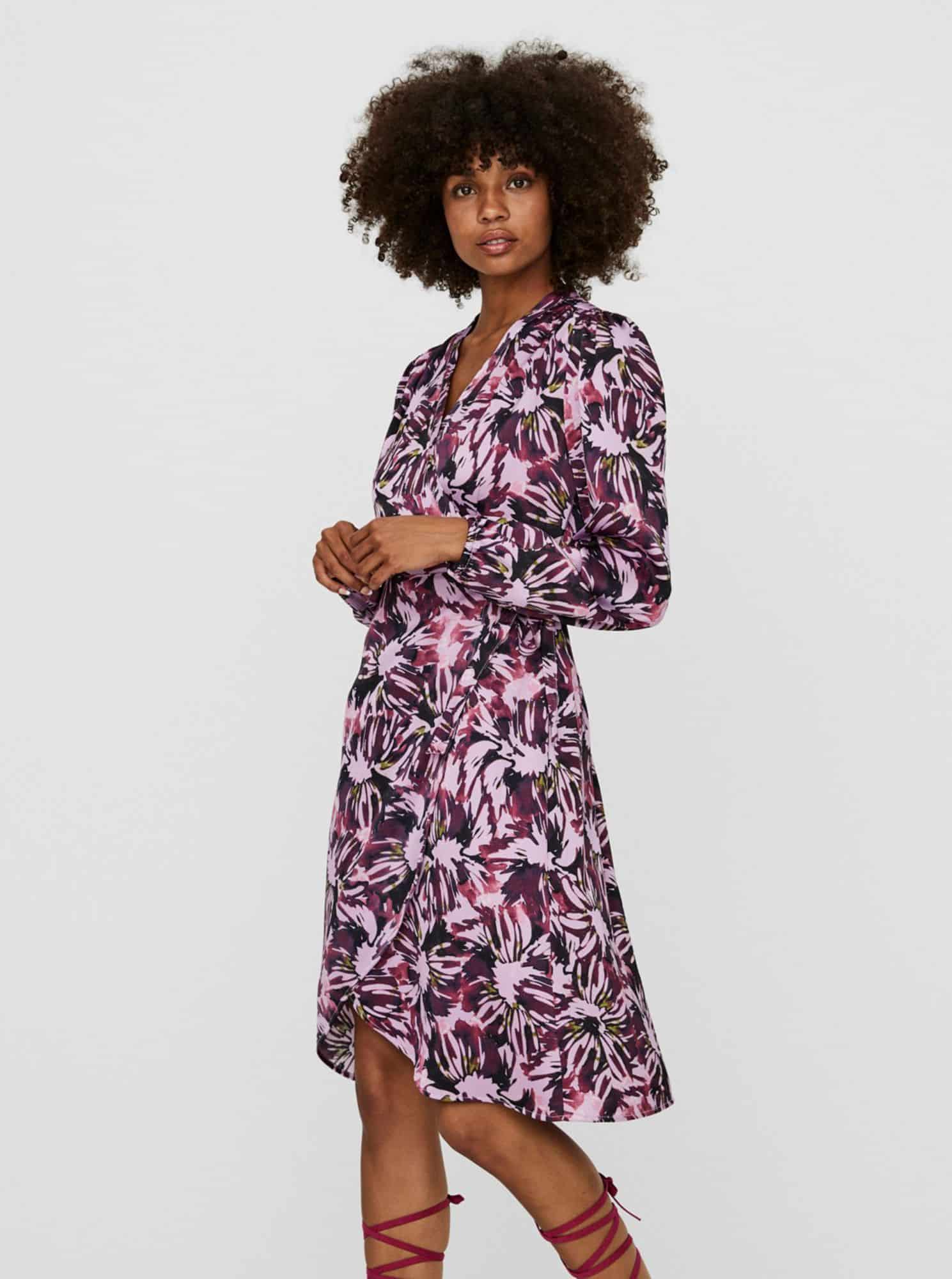 Fialové vzorované saténové zavinovací šaty VERO MODA Erin