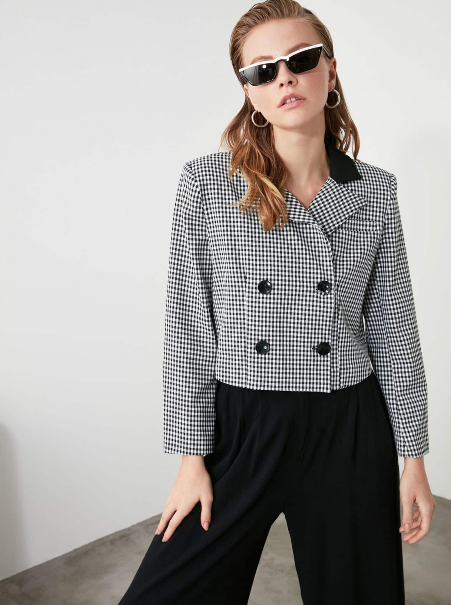 Šedé kostkované krátké sako Trendyol