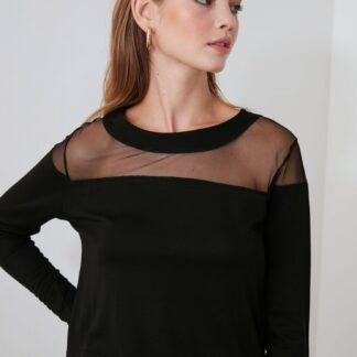 Černá halenka s průsvitným sedlem Trendyol