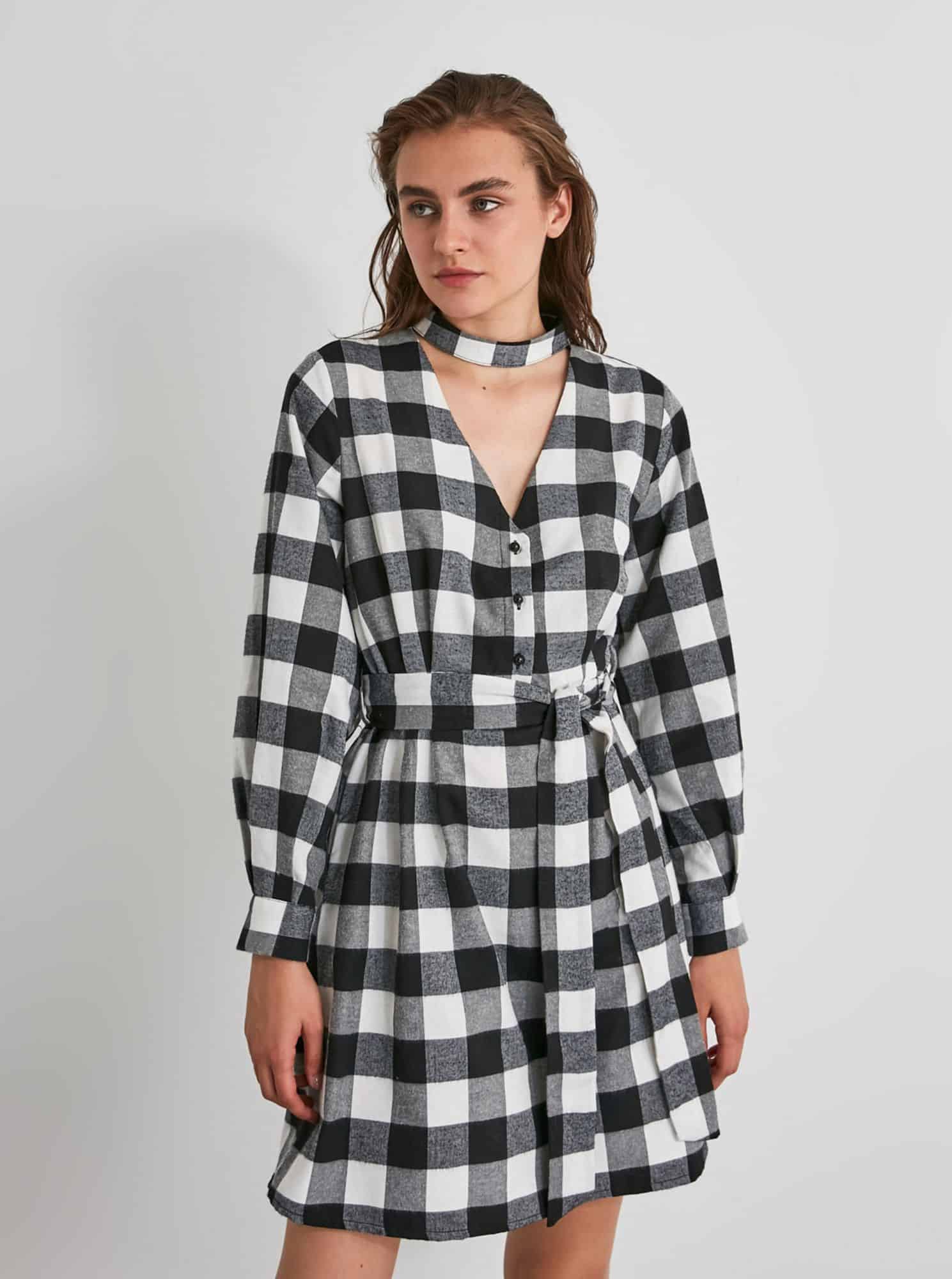 Bílo-černé kostkované košilové šaty Trendyol