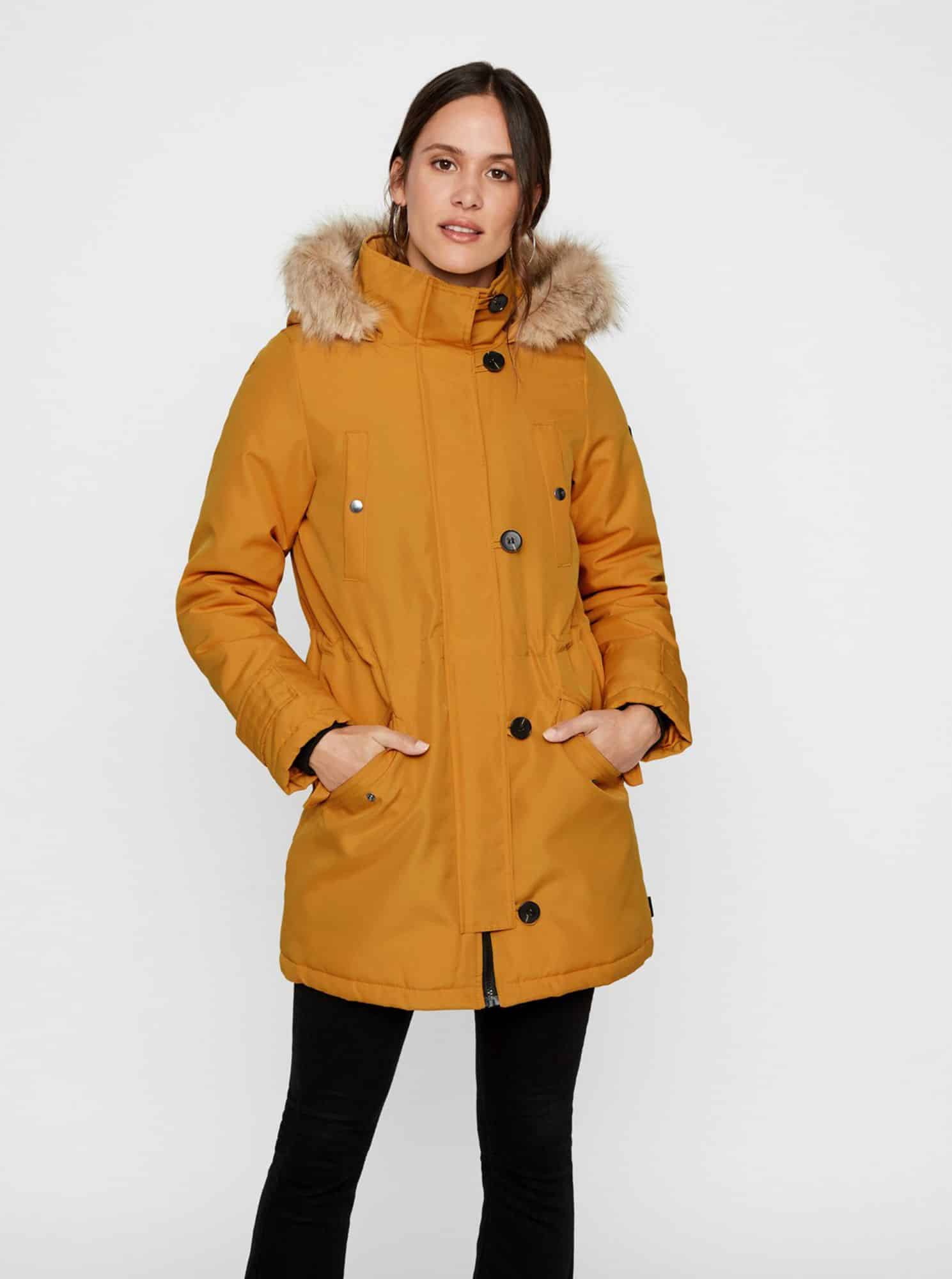 Hořčicová zimní parka VERO MODA Excursion