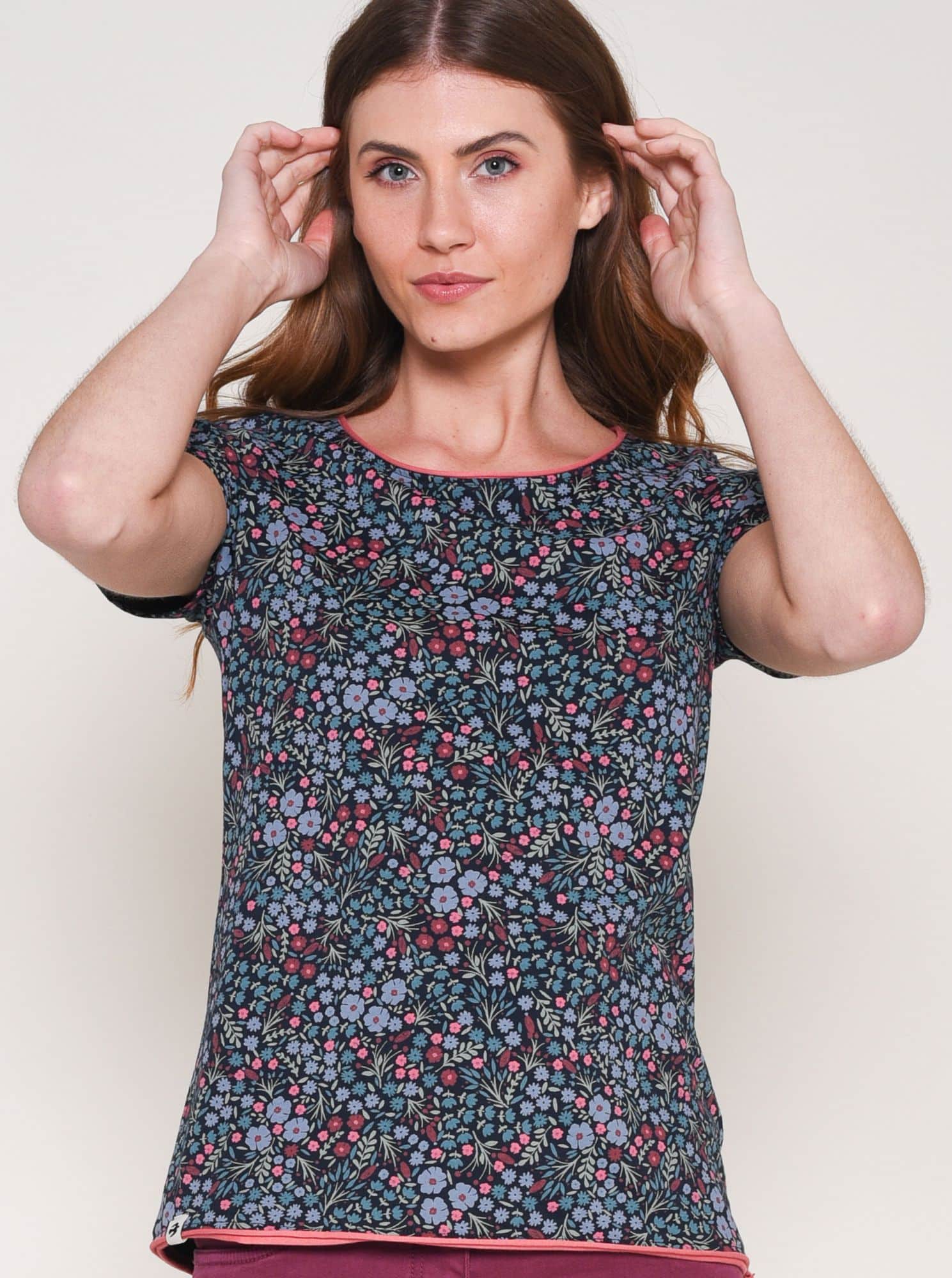 Modré vzorované tričko Brakeburn