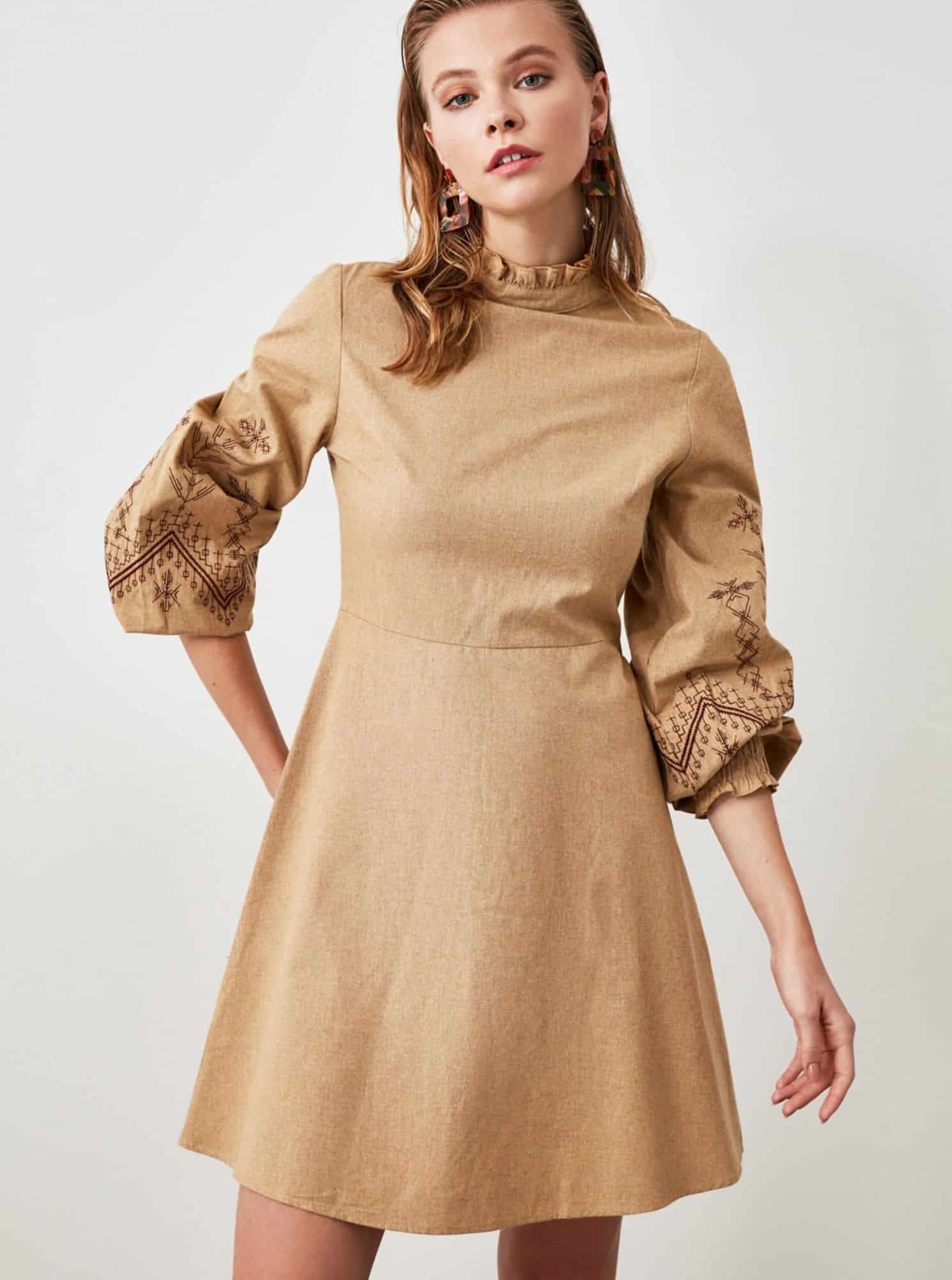 Světle hnědé šaty Trendyol