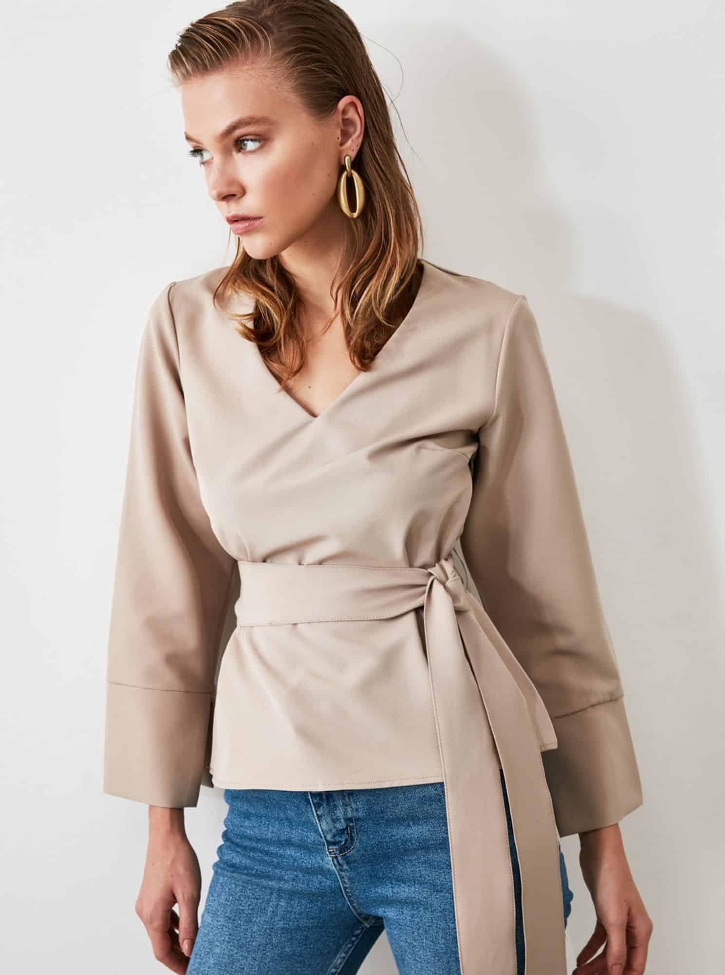 Béžová halenka se zavazováním Trendyol