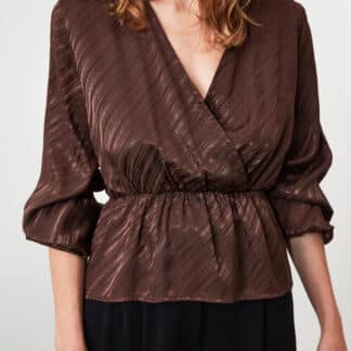 Hnědá lesklá halenka Trendyol