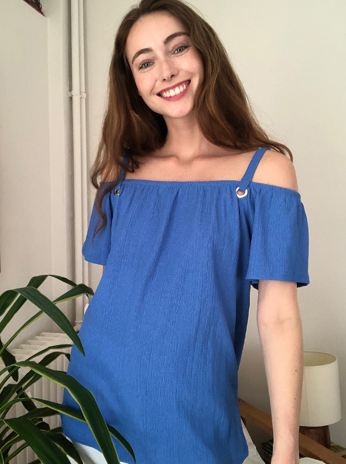 Modrá halenka s odhalenými rameny Trendyol