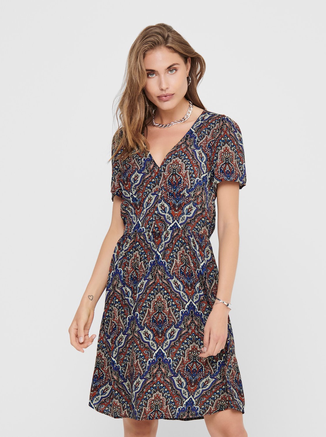 Tmavě modré vzorované šaty ONLY Vide