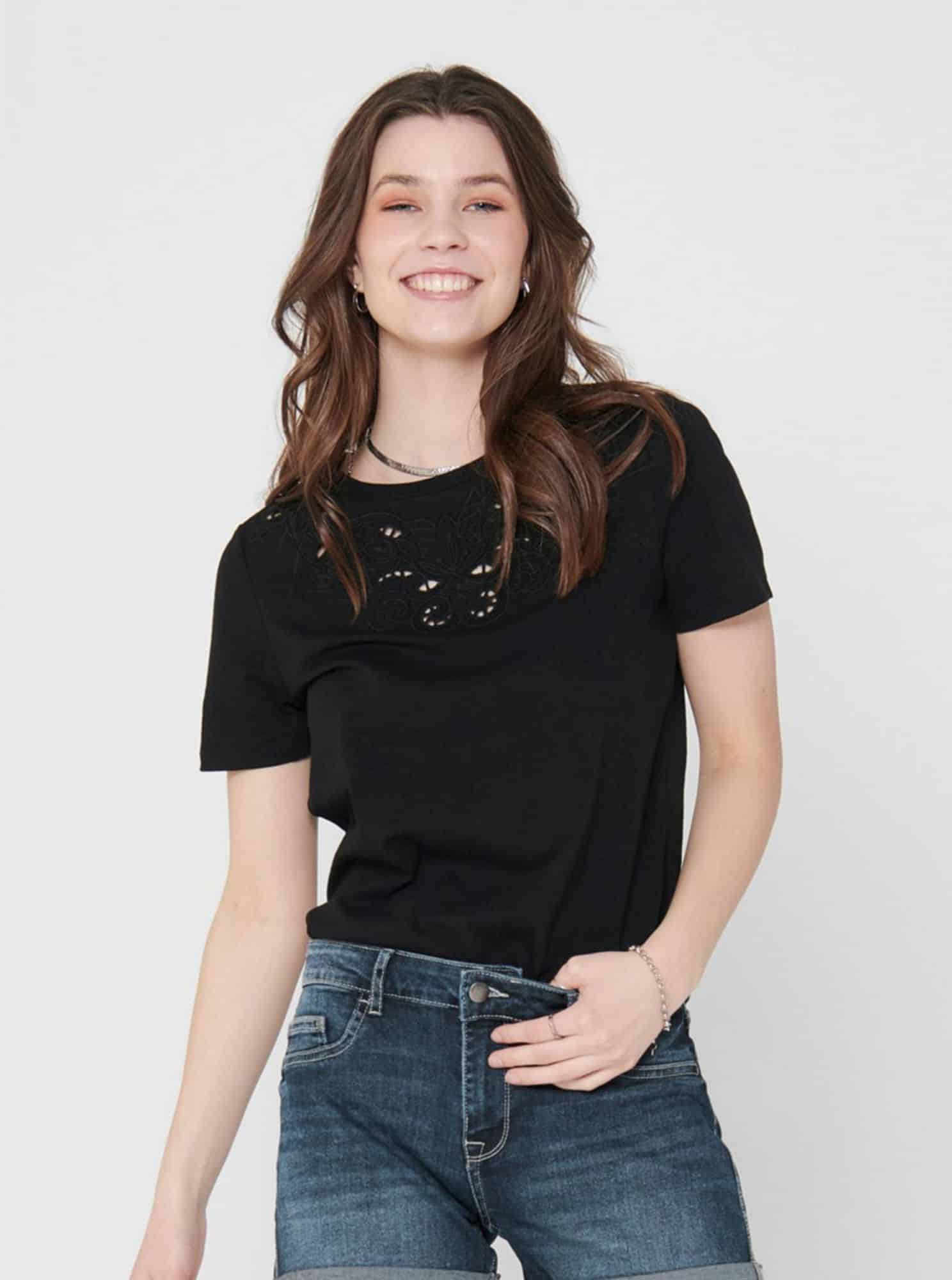 Černé tričko s výšivkou ONLY Theresa