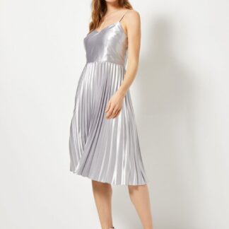 Plisované šaty ve stříbrné barvě Dorothy Perkins