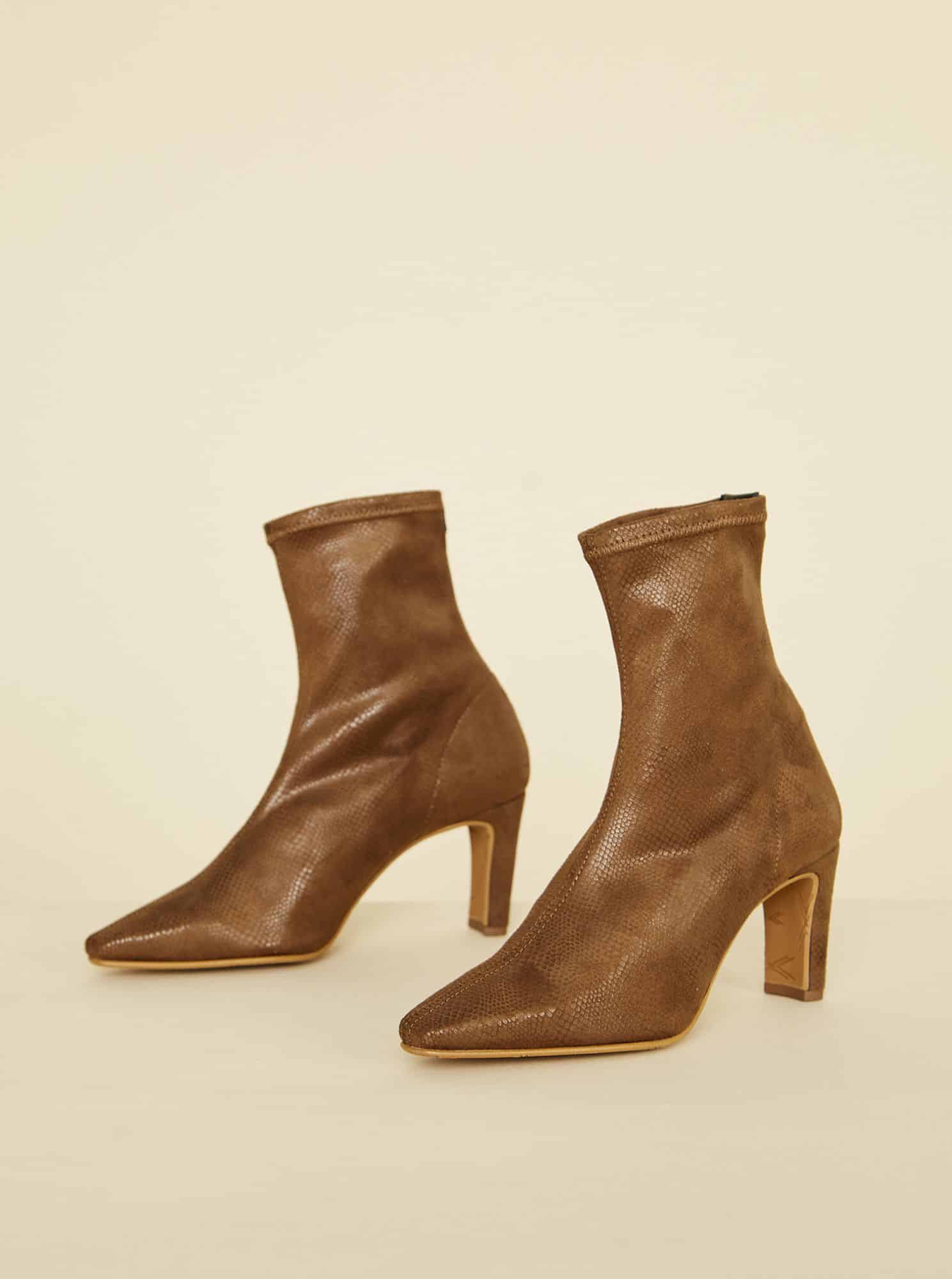 OJJU hnědé semišové kotníkové boty s hadím vzorem