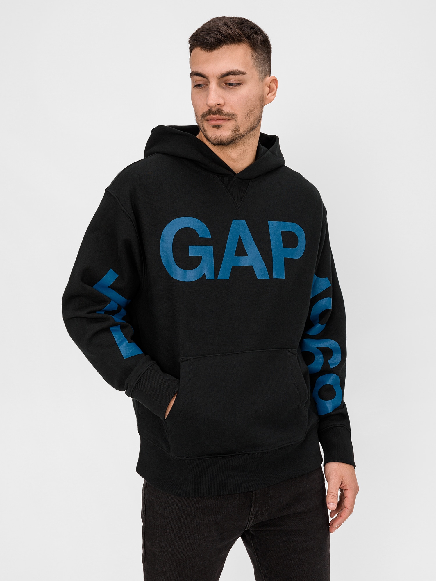 GAP černá pánská mikina s kapucí